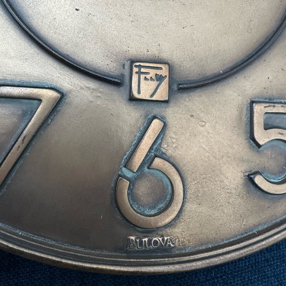 Bulova Frank Loyd Wright wall clock - Picture 2 of 6